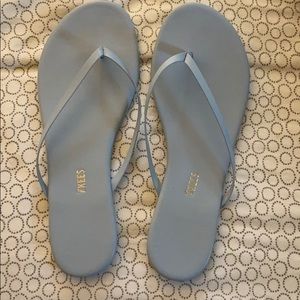 TKEES light blue flip flops